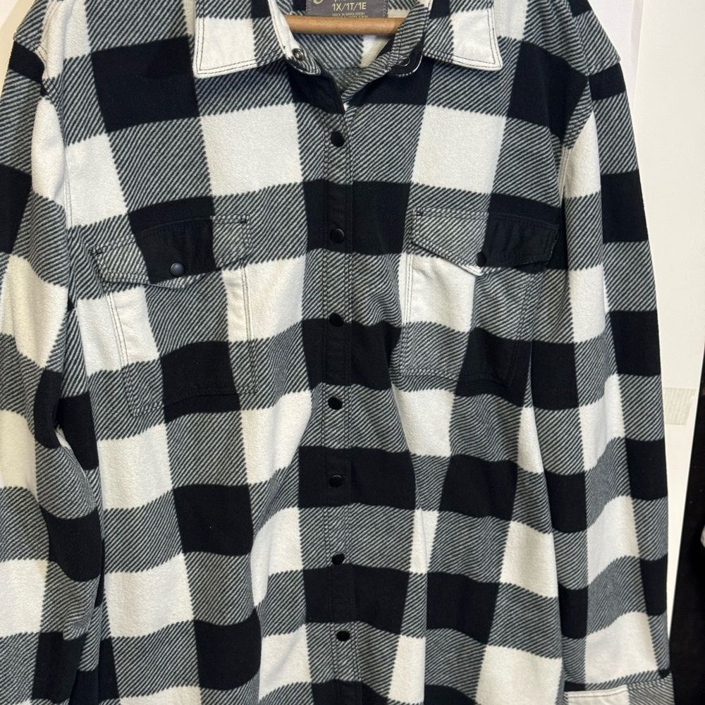 Natural Reflections Black and White Casual Button Down Shirt size XL